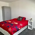 Layrek London 1 Bedroom Flat